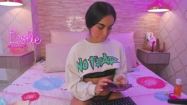 Leslie Bussh  online show from October 16, 3:24 pm