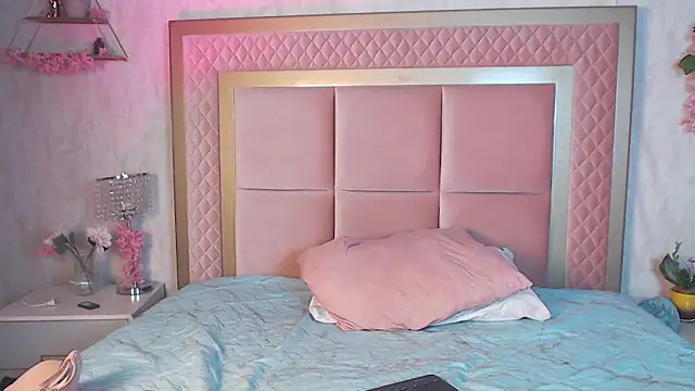 Lunabellee  online show from March 6, 8:27 pm