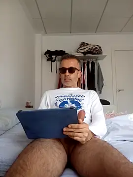 Snapshot of EmilioTaladdro chatting on May 1, 5:56 am EmilioTaladdro online show from May 1, 5:56 am