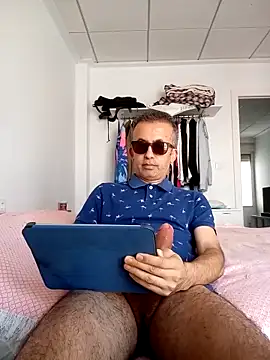Snapshot of EmilioTaladdro chatting on May 5, 10:23 am EmilioTaladdro online show from May 5, 10:23 am