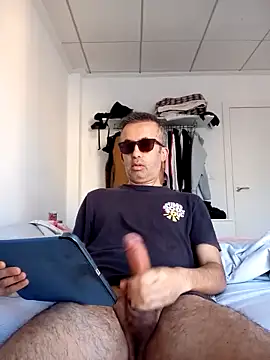 Snapshot of EmilioTaladdro chatting on May 13, 5:38 am EmilioTaladdro online show from May 13, 5:38 am