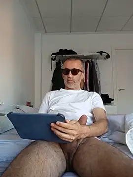 Snapshot of EmilioTaladdro chatting on May 17, 5:16 am EmilioTaladdro online show from May 17, 5:16 am
