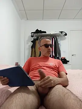 Snapshot of EmilioTaladdro chatting on May 17, 9:11 pm EmilioTaladdro online show from May 17, 9:11 pm