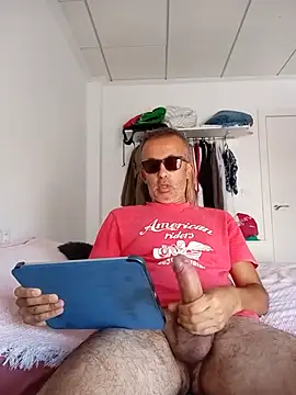 Snapshot of EmilioTaladdro chatting on July 29, 1:31 pm EmilioTaladdro online show from July 29, 1:31 pm