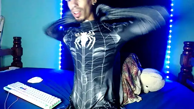 Snapshot of Alexx_1214 chatting on November 6, 12:22 am Alexx 1214 online show from November 6, 12:22 am