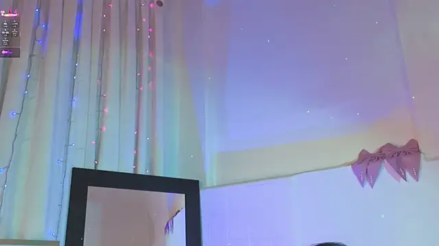 ashlynnlowe  online show from April 19, 10:12 pm