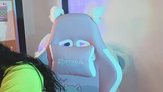 ashlynnlowe  online show from April 22, 10:22 pm