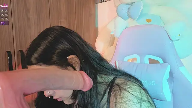 ashlynnlowe  online show from June 5, 9:53 pm
