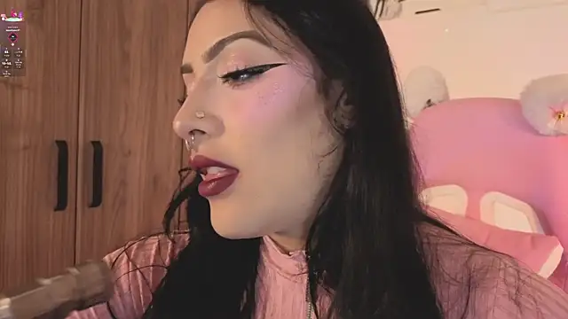 ashlynnlowe  online show from July 10, 10:01 pm
