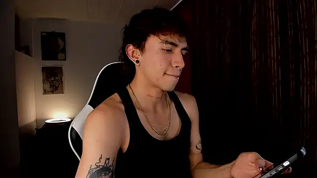 guynextdo0r online show from March 3, 10:04 pm