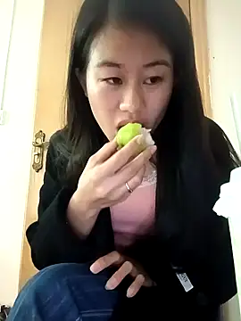 Snapshot of luy-xinh02 chatting on November 1, 3:52 am luy-xinh02 online show from November 1, 3:52 am