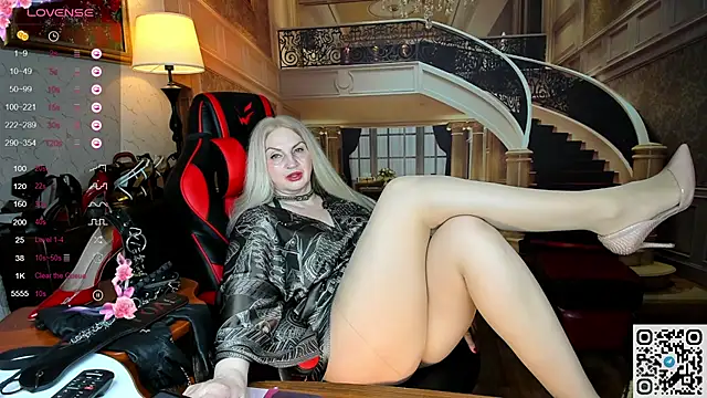 Nina Devillle online show from March 28, 2:11 am