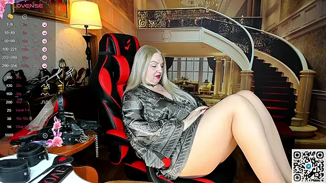 Nina Devillle online show from April 13, 4:40 am