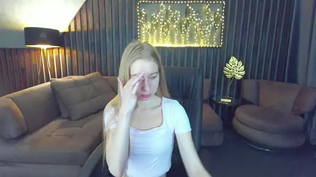 Alina Blonde online show from May 24, 5:34 am