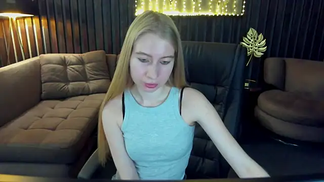 Alina Blonde online show from June 6, 5:34 am