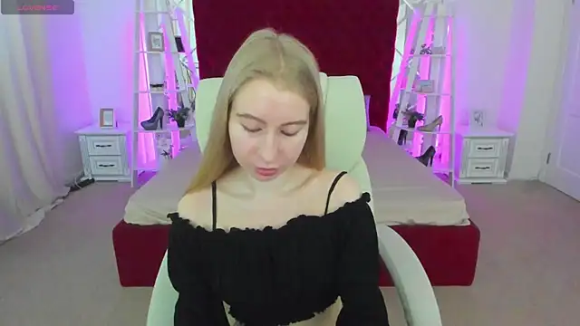 Alina Blonde online show from June 7, 5:33 am