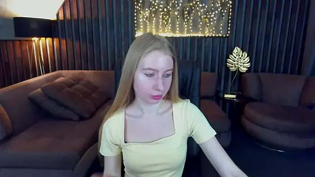 Alina Blonde online show from June 11, 5:49 am