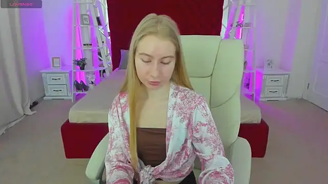 Alina Blonde online show from June 14, 5:42 am