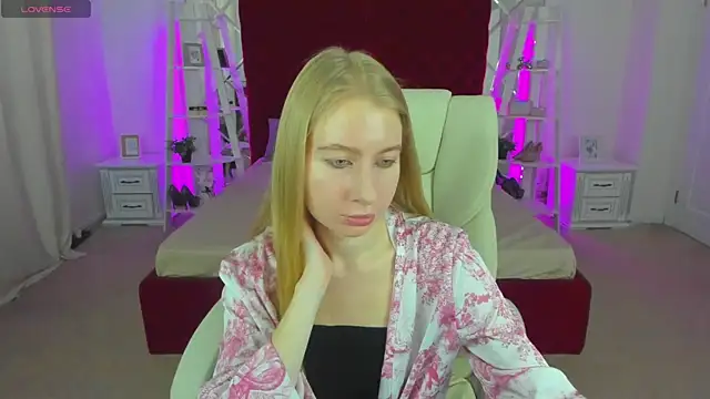 Alina Blonde online show from June 16, 5:43 am