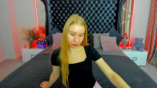 Alina Blonde online show from June 20, 5:43 am