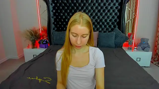 Alina Blonde online show from July 4, 5:35 am