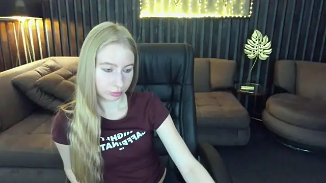 Alina Blonde online show from July 7, 5:32 am