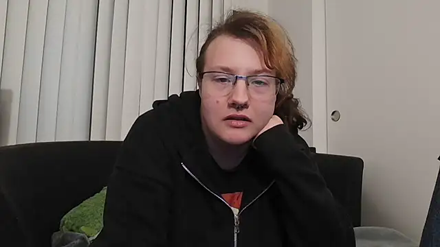 Snapshot of tbutchrat chatting on September 27, 6:18 am tbutchrat online show from September 27, 6:18 am