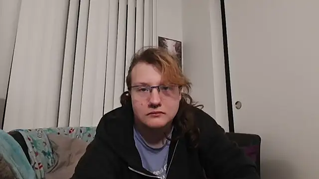 Snapshot of tbutchrat chatting on October 5, 6:12 am tbutchrat online show from October 5, 6:12 am