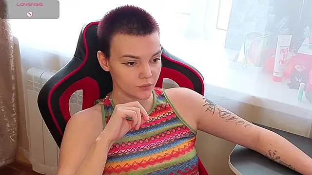 KrisNeal online show from February 20, 9:32 am