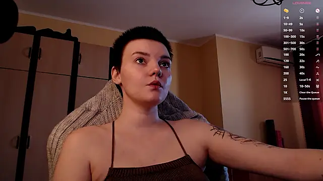 KrisNeal online show from March 24, 9:14 am