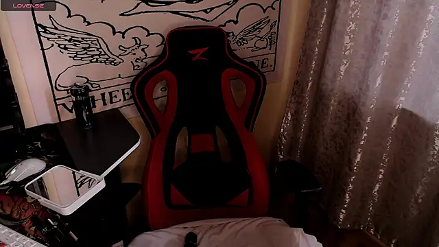 KrisNeal online show from April 28, 9:25 am