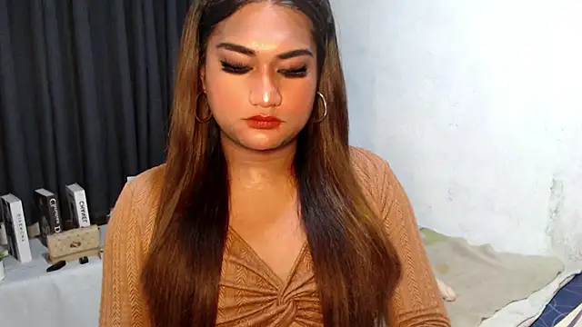 Elysia Fox online show from February 6, 7:12 am