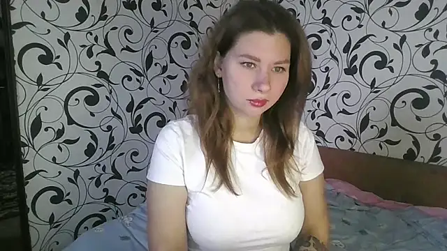 YourEmilie online show from October 21, 7:53 am