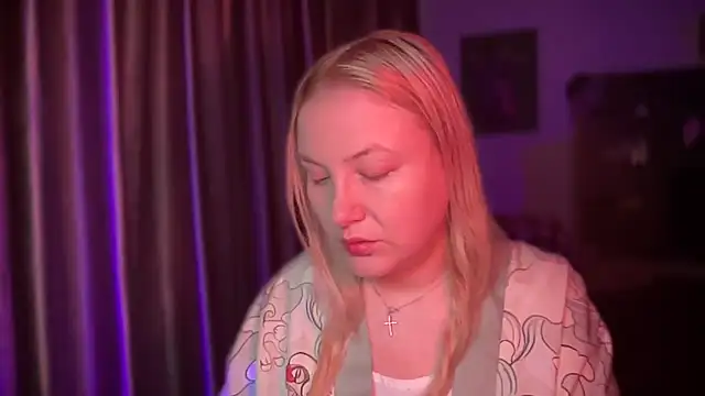 Snapshot of BikiHellena chatting on December 20, 6:31 am BikiHellena online show from December 20, 6:31 am