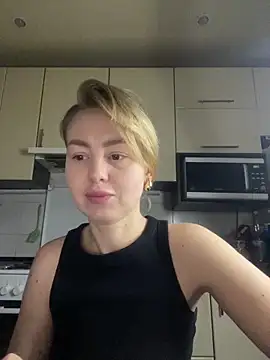 MartaLuna  online show from December 14, 1:27 pm