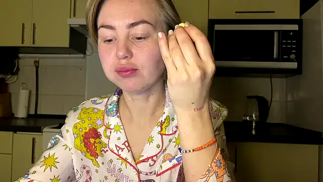 MartaLuna  online show from March 23, 10:25 pm