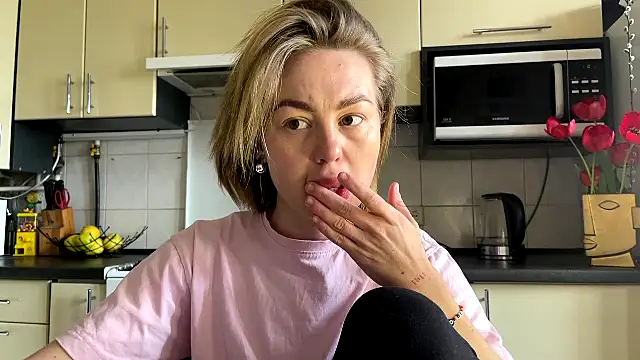 MartaLuna  online show from April 18, 9:46 am