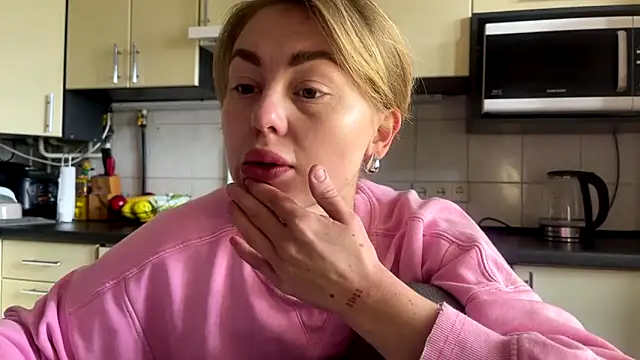 MartaLuna  online show from April 22, 9:11 am