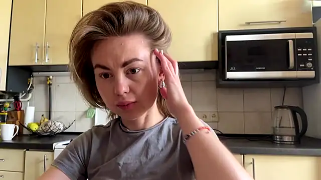 Snapshot of MartaLuna_ chatting on May 22, 7:15 am MartaLuna online show from May 22, 7:15 am