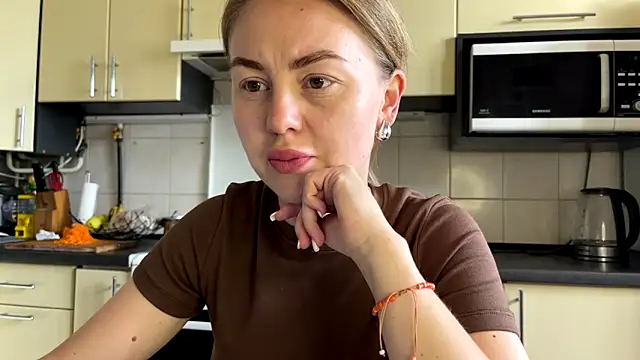Snapshot of MartaLuna_ chatting on May 25, 10:43 am MartaLuna online show from May 25, 10:43 am