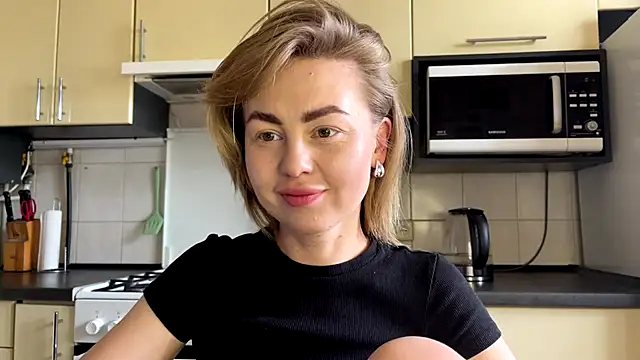 Snapshot of MartaLuna_ chatting on June 7, 12:31 pm MartaLuna online show from June 7, 12:31 pm