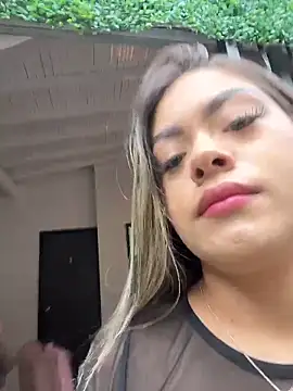 Snapshot of MayaMoanXXX chatting on November 10, 1:10 pm MayaMoanXXX online show from November 10, 1:10 pm