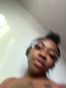 Snapshot of Cocochanel4567 chatting on June 27, 1:43 am Cocochanel4567 online show from June 27, 1:43 am