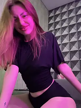 Elizabeth Tay online show from April 8, 6:41 pm