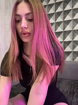 Elizabeth Tay online show from April 20, 5:59 pm