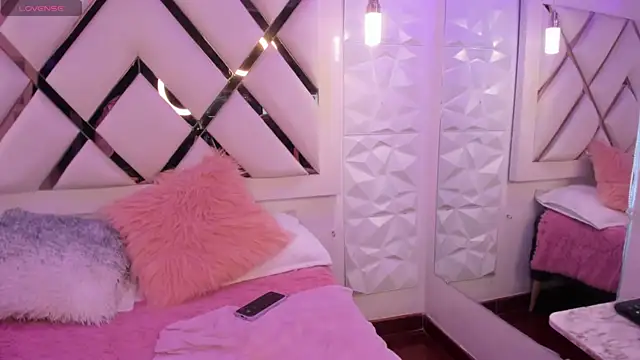 Snapshot of Annie_girl2 chatting on October 2, 12:34 pm Annie girl2 online show from October 2, 12:34 pm