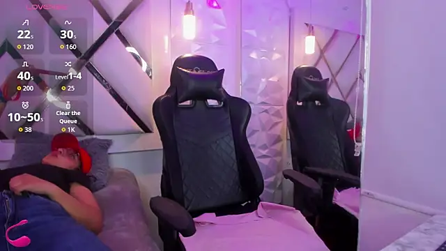 Snapshot of Annie_girl2 chatting on October 24, 12:23 pm Annie girl2 online show from October 24, 12:23 pm