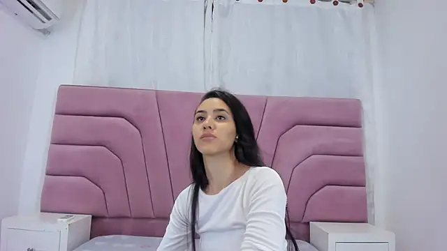 miajhonsonx online show from April 22, 1:34 pm