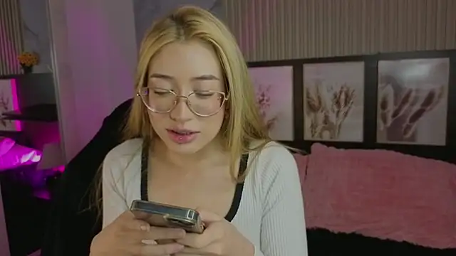 Snapshot of tokyoluu chatting on September 17, 9:49 pm tokyoluu online show from September 17, 9:49 pm