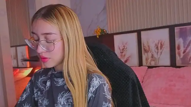 Snapshot of tokyoluu chatting on November 11, 7:03 pm tokyoluu online show from November 11, 7:03 pm